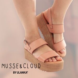 Musse & Cloud Isadora leather platform sandal. Size 9.